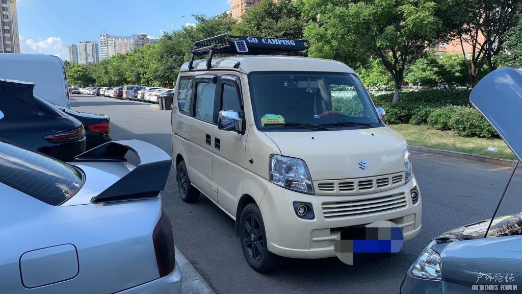 原车金黄色，到手改了米黄